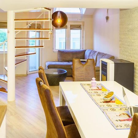 Centrally Located Apartment In Varna Luaran gambar