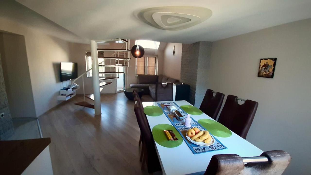 Centrally Located Apartment In Varna Luaran gambar