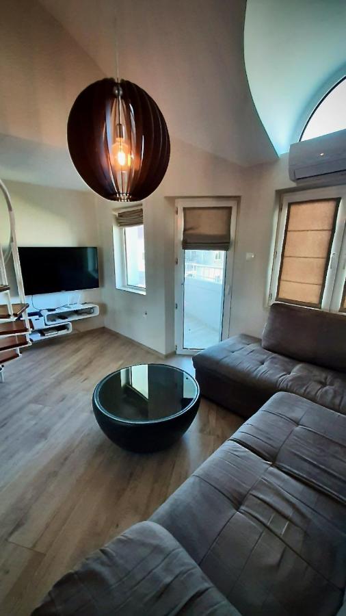 Centrally Located Apartment In Varna Luaran gambar