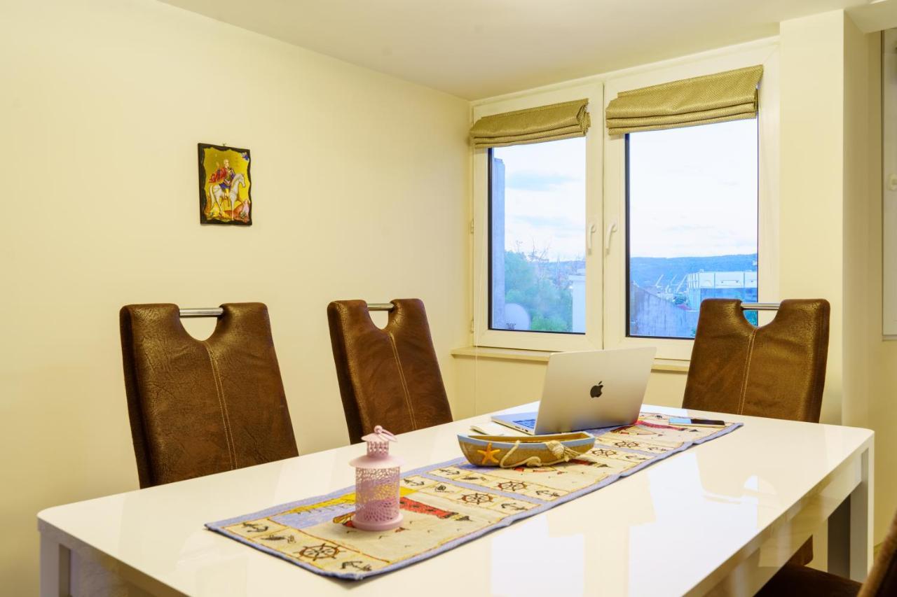 Centrally Located Apartment In Varna Luaran gambar