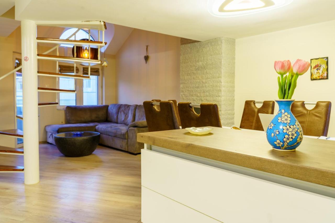 Centrally Located Apartment In Varna Luaran gambar