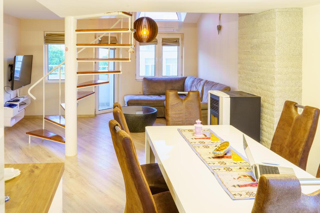 Centrally Located Apartment In Varna Luaran gambar