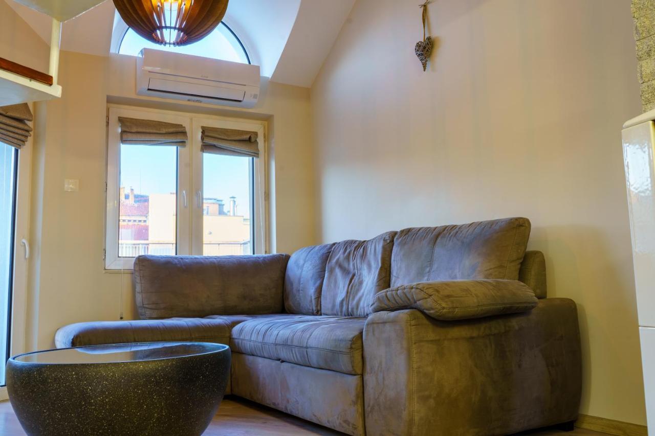 Centrally Located Apartment In Varna Luaran gambar